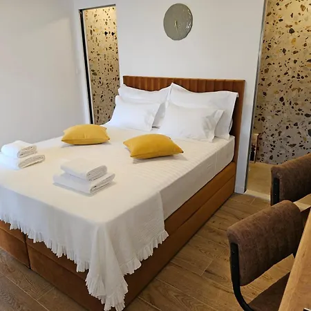 Hedonist Hvar With Jacuzzi 아파트